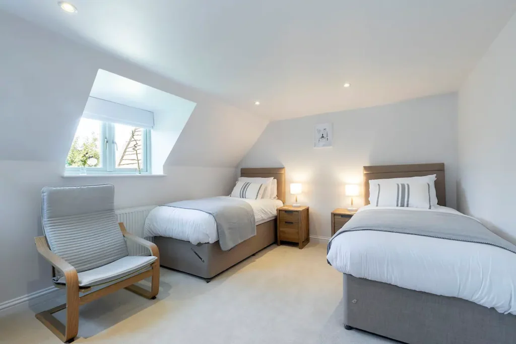 Twin bedroom with shared luxury bathroom