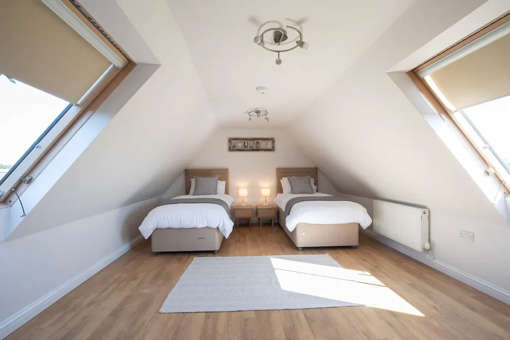 Twin or triple room with lake and garden view. Ensuite
